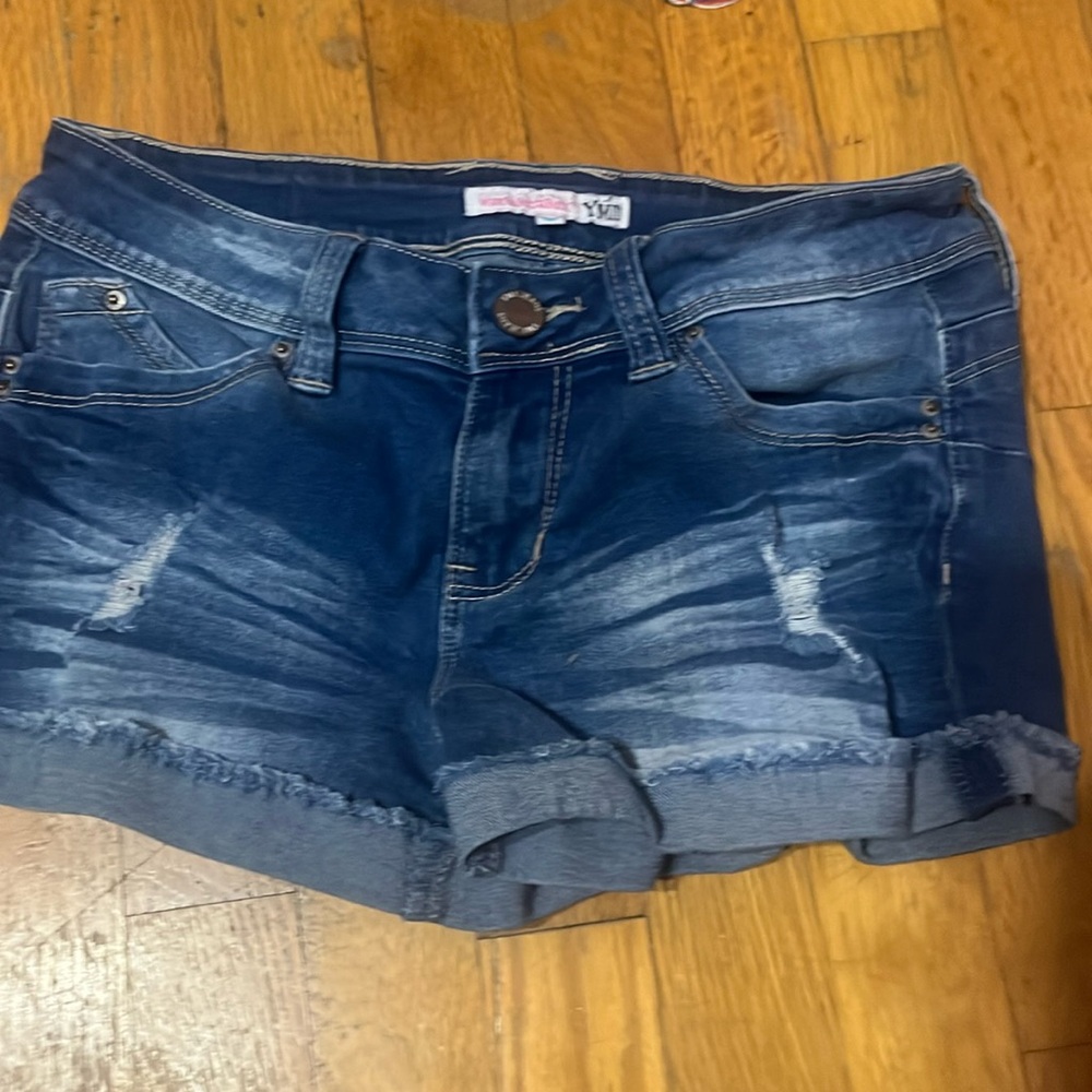 To big Jean shorts